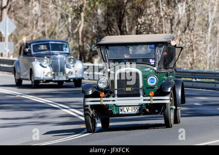 Vintage 1926 Chevrolet K supérieure Tourer la conduite sur des routes de campagne près de la ville de Birdwood, Australie du Sud. Banque D'Images