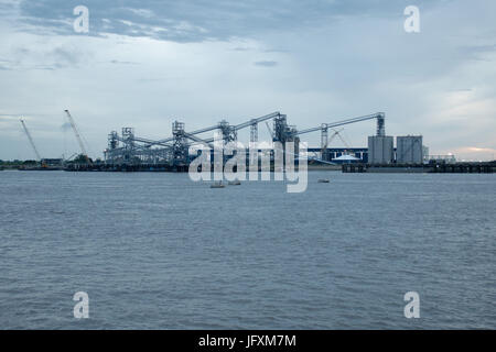 PORT ALLEN, en Louisiane, USA - 2013 : Port du Grand Baton Rouge, par le Mississipi. Banque D'Images