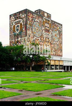 La VILLE DE MEXICO, MEXIQUE - 2011 : Bibliothèque centrale de l'Universidad Nacional Autonoma de Mexico (UNAM) Campus, site du patrimoine mondial de l'UNESCO Banque D'Images