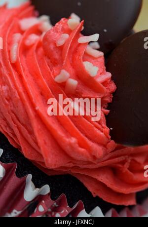 Fermer la vue sur la souris à la cup cake, crème et chocolat rose oreilles...https://www.facebook.com/medimurskagibanica/ Banque D'Images