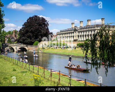 Cambridge tourisme - promenades en barque sur la rivière Cam à Cambridge UK Banque D'Images