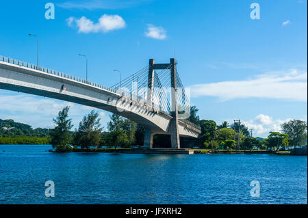 Pont reliant l'île de Babeldoab avec l'île de Koror, Palau, Centre du Pacifique Banque D'Images