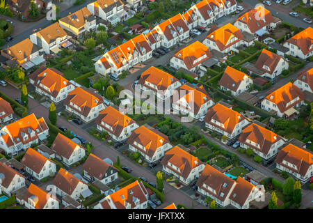 L'établissement résidentiel Weidenweg, maisons jumelées, propriété résidentielle, toits de tuiles rouges, Bergkamen, Ruhr, Rhénanie du Nord-Westphalie, Allemagne,Wo Banque D'Images