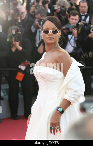 Rihanna assiste à l'Okja projection pendant le Festival du Film de Cannes 70e congrès annuel au Palais des Festivals le 19 mai 2017 à Cannes, France. Banque D'Images