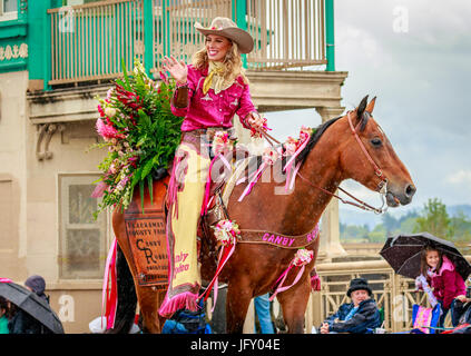 Portland, Oregon, USA - 10 juin 2017 : Clackamas Comté Fair & Canby Rodeo Cour dans la Grande Parade Floral, comme il s'étendait à travers la pluie, pendant Banque D'Images