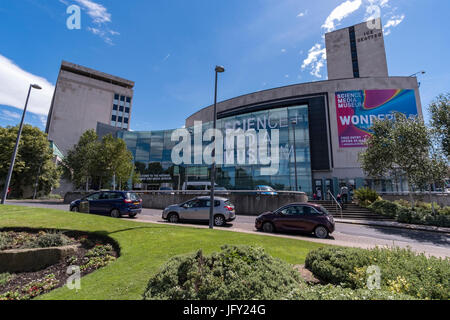 Une belle journée au Musée des sciences et des médias à Bradford, West Yorkshire UK. Anciennement connu sous le nom de National Museum of Photography, Film and Television Banque D'Images