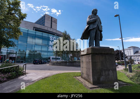 Une belle journée au Musée des sciences et des médias à Bradford, West Yorkshire UK. Anciennement connu sous le nom de National Museum of Photography, Film and Television Banque D'Images