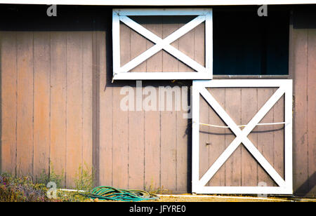 Dutch portes le brun rustique barn Banque D'Images