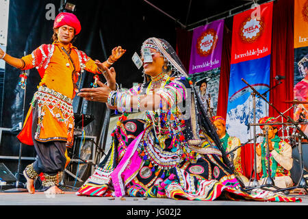 Glasgow, Ecosse. 07 juillet, 2017. Plusieurs milliers de spectateurs se sont rendus à regarder les animations à la Glasgow Mela, le plus grand événement multiculturel en Écosse y compris la musique du groupe "Caravane" du Rajastan et les femmes en costumes traditionnels de l'Assam danseurs. Credit : Findlay/Alamy Live News Banque D'Images