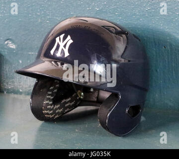 Houston, TX, USA. 2 juillet, 2017. Une vue générale d'un New York Yankees MLB le casque lors d'un match entre les Yankees de New York et les Astros de Houston au Minute Maid Park de Houston, TX. John Glaser/CSM/Alamy Live News Banque D'Images