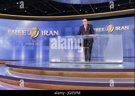 Paris, France 01/07/2017 - La grande réunion annuelle de la résistance iranienne (CNRI) a eu lieu au centre des expositions de Villepinte près de Paris. Maryam Radjavi a parlé devant plus de 100 000 personnes de la diaspora iranienne, venant de partout dans le monde. Les dirigeants politiques français et internationaux a également fait un discours à la soutenir. Banque D'Images