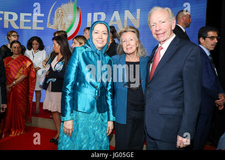 Paris, France 01/07/2017 - La grande réunion annuelle de la résistance iranienne (CNRI) a eu lieu au centre des expositions de Villepinte près de Paris. Maryam Radjavi a parlé devant plus de 100 000 personnes de la diaspora iranienne, venant de partout dans le monde. Les dirigeants politiques français et internationaux a également fait un discours à la soutenir. Banque D'Images