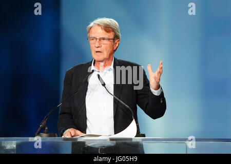 Paris, France 01/07/2017 - La grande réunion annuelle de la résistance iranienne (CNRI) a eu lieu au centre des expositions de Villepinte près de Paris. Maryam Radjavi a parlé devant plus de 100 000 personnes de la diaspora iranienne, venant de partout dans le monde. Les dirigeants politiques français et internationaux a également fait un discours à la soutenir. Banque D'Images