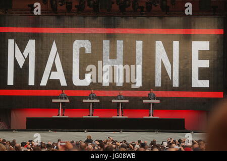 Düsseldorf, Allemagne. 1er juillet 2017. Le groupe électro-pop "Kraftwerk" effectue au début du Tour de France à Duesseldorf, Allemagne, 1 juillet 2017. Photo : David Young/dpa/Alamy Live News Banque D'Images