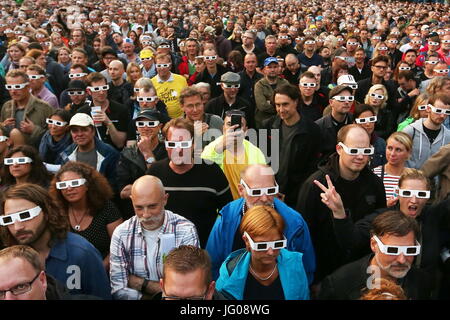 Düsseldorf, Allemagne. 1er juillet 2017. Le groupe électro-pop "Kraftwerk" effectue au début du Tour de France à Duesseldorf, Allemagne, 1 juillet 2017. Photo : David Young/dpa/Alamy Live News Banque D'Images