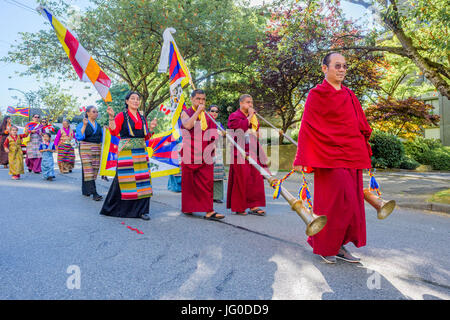 Vancouver, Canada. 30Th May, 2017. Groupe tibétain célébrer le fait d'être Canadien au Canada 150, Parade de la fête du Canada, Vancouver, Colombie-Britannique, Canada. Crédit : Michael Wheatley/Alamy Live News Banque D'Images