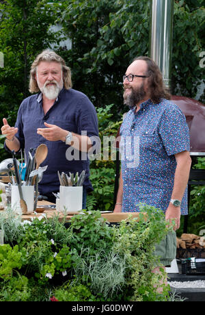 Hampton Court, Angleterre, Royaume-Uni. 4 juillet, 2017. Les poilus les motards, si le Roi et Dave Myers sur l'ensemble de 'Cuisine Jardin Vivre avec l'Hairy Bikers', le RHS Hampton Court Palace Flower Show. Crédit : P Tomlins/Alamy Live News Banque D'Images