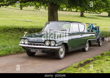 1963 Ford Consul Classic vert ; Mark Woodward événements vintage, l'une des 12 voitures classiques montre tenue à différents endroits au pays Banque D'Images