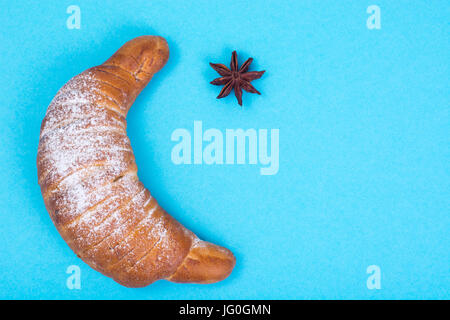 Gâteau à la forme de croissant. Ramadan l'alimentation. Studio Photo Banque D'Images