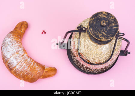 Gâteau à la forme de croissant. Ramadan l'alimentation. Studio Photo Banque D'Images