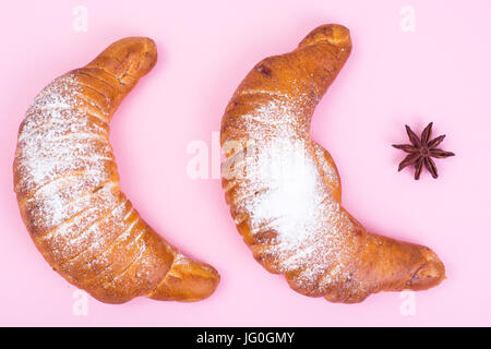 Gâteau à la forme de croissant. Ramadan l'alimentation. Studio Photo Banque D'Images