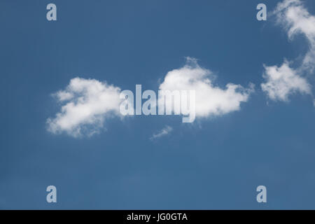 Cumulus Fractus nuages sur une chaude après-midi au Texas Banque D'Images