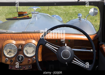 Derrière le volant d'un Roadster Triumph 1949 Banque D'Images