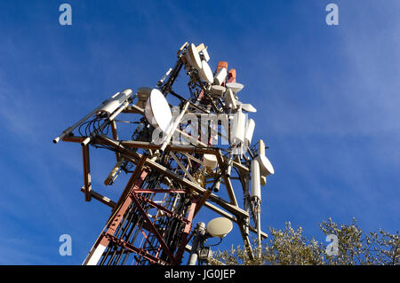 Tour de télécommunication sur sky Banque D'Images