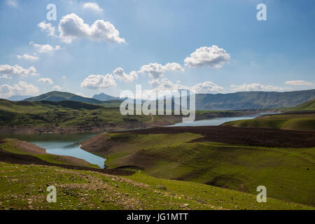 Lac artificiel Darbandikhan sur la frontière de l'Iran, l'Irak Kurdistan Banque D'Images