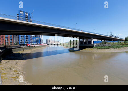 La Lower Lea Crossing Bridge (A1020), de Canning Town, Londres, UK Banque D'Images