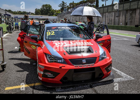 Seat Leon Cupra Cup, course, voiture pilote Carlotta Fedeli sur le circuit grille de départ avant la course de ligne Banque D'Images