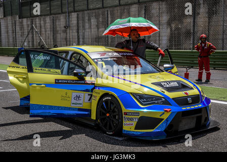 Seat Leon Cupra Cup, course, voiture pilote massimiliano gagliano sur le circuit grille de départ avant la course de ligne Banque D'Images