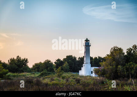 Possidi Possidi phare sur le cap sur l'Kasadnra, chalkidiki en Grèce. Banque D'Images