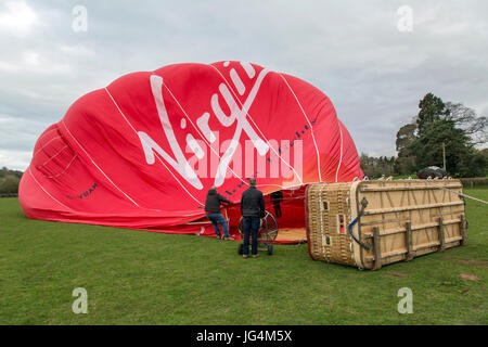 Gonfler un ballon à air chaud - Virgin Balloons Banque D'Images