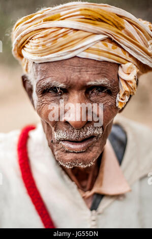 Portrait d'un homme en costume traditionnel de Zagora, Maroc région Banque D'Images