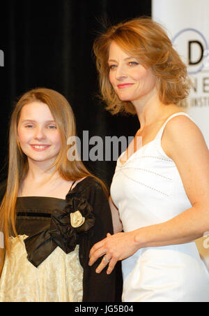 (G-D) Jodie Foster Abigail Breslin arrive ShoWest Awards cérémonie tenue Paris Las Vegas pendant ShoWest, Convention officielle National Association Theatre Owners, Mars 13,2008 Las Vegas, Nevada. Banque D'Images