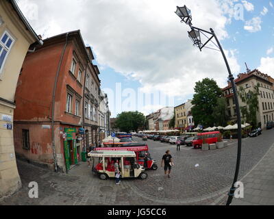 Cracovie, Pologne - 17 juin 2016 : La rue Szeroka partie juive de Cracovie Kazimierz appelé Banque D'Images