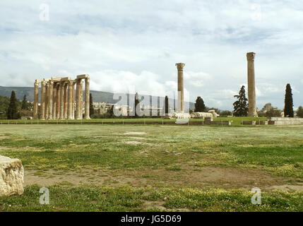 Impressionnants vestiges du temple de Zeus olympien à Athènes, Grèce Banque D'Images