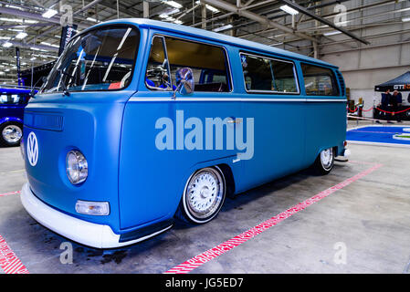 Volkswagen restauré de type 1 (1967-1979) le camping-car avec la suspension abaissée. Banque D'Images