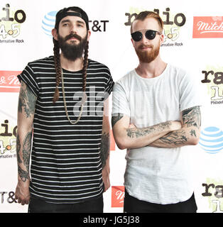 Philadelphia, PA, USA. 18 Juin, 2017. Duo électronique Missio posent à Radio 145,5 millions aujourd''s Summer Block Party au Festival Pier. Banque D'Images