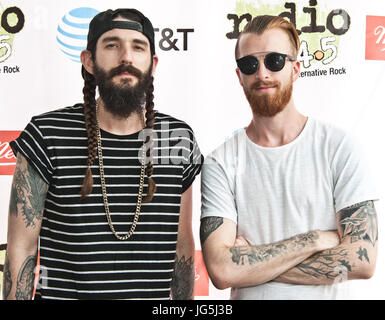 Philadelphia, PA, USA. 18 Juin, 2017. Duo électronique Missio posent à Radio 145,5 millions aujourd''s Summer Block Party au Festival Pier. Banque D'Images
