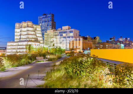 New York, New York, USA cityscape sur la ligne haute du parc linéaire. Banque D'Images