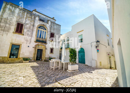 Belle méditerranéenne place publique dans Otranto, Pouilles, Italie Banque D'Images