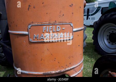 Logo Marshall Field sur orange vintage machines agricoles Banque D'Images