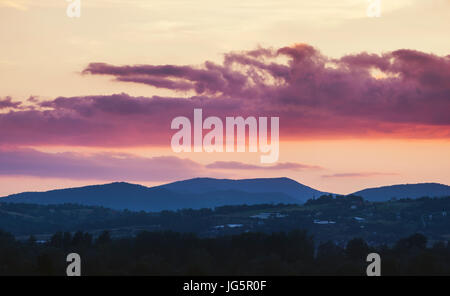 Coucher de soleil sur Island (Beskid Wyspowy Beskid silésien) montagnes dans le sud de la Pologne, pris dans Warsaw Banque D'Images