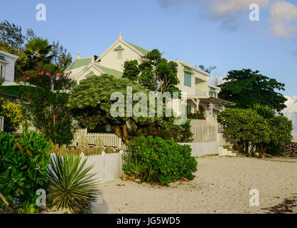 Maisons d'été sur la plage à Grand Baie, Ile Maurice. Maurice a reçu le premier prix de la destination de l'île pour la troisième fois. Banque D'Images