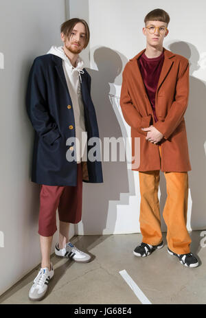 NEW YORK, NY - 30 janvier 2017 : Les modèles posent au Bristol présentation au cours de la Fashion Week de New York Men's F/W 2017 Banque D'Images