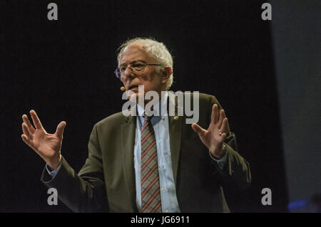 Le sénateur Bernie Sanders parle et héberge un Q et un à la brixton academy au Hay Festival comprend : le sénateur Bernie Sanders Où : London, Londres, Royaume-Uni Quand : 02 Juin 2017 : Crédit Alozie/WENN.com Banque D'Images