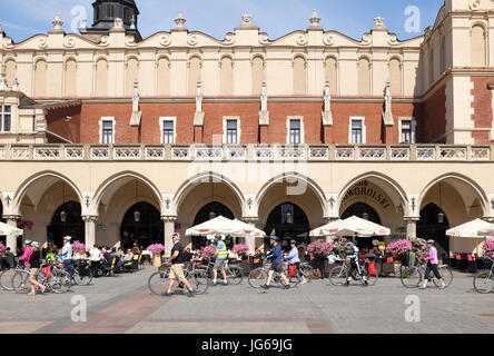 La Halle aux Draps Sukiennice (Renaissance) en place du marché, Cracovie, Pologne Banque D'Images