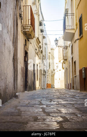 Jolie rue de Gallipoli, Pouilles, Italie Banque D'Images